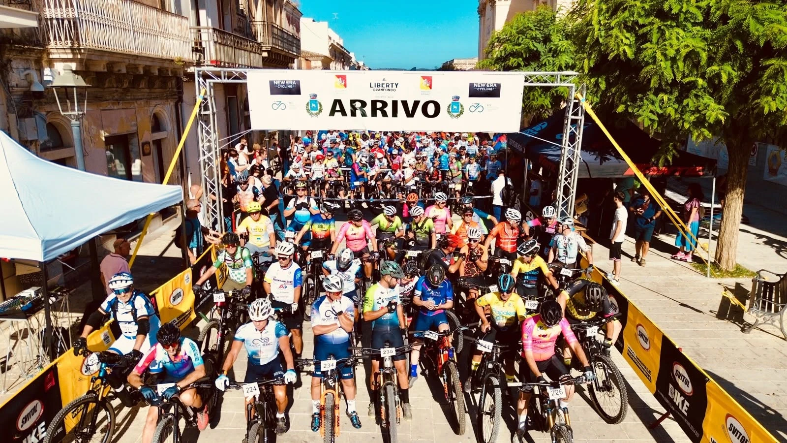La partenza della Liberty Granfondo